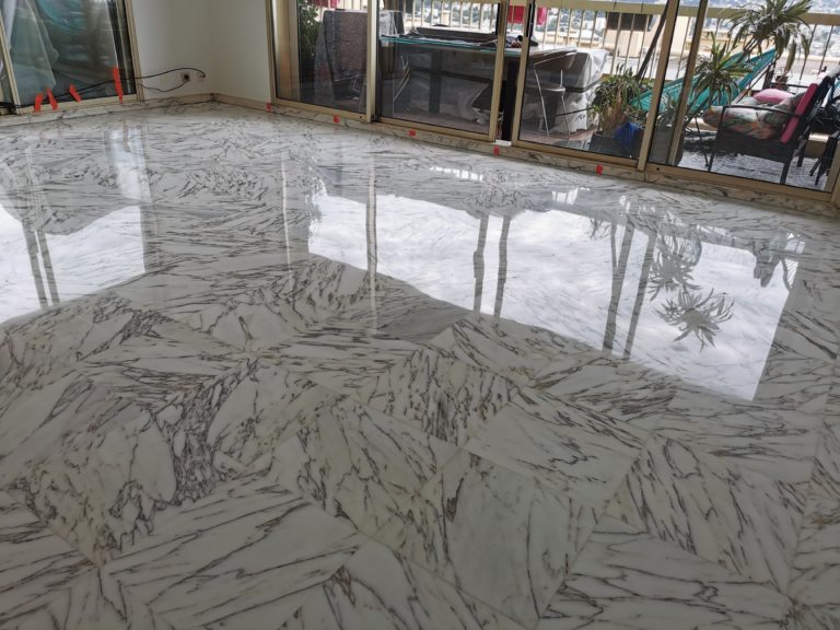 Ponçage et poli brillant dans un appartement à Nice - quartier de Pessicart