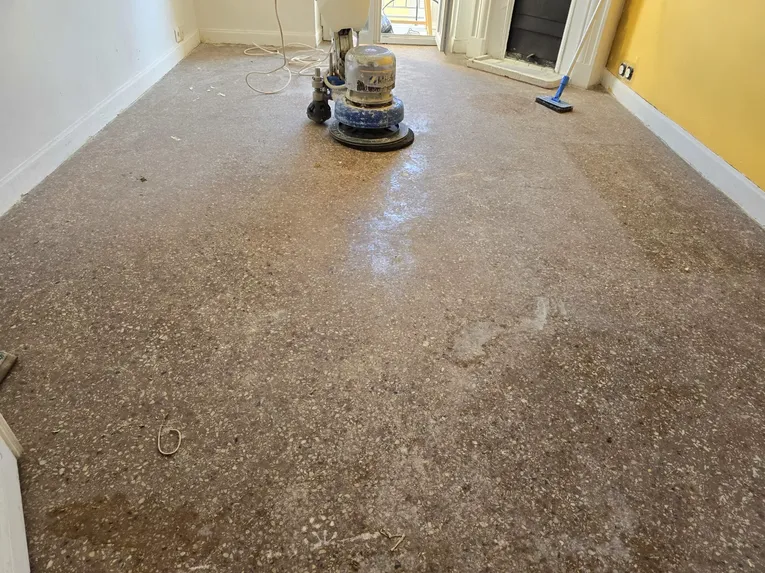 Décapage et Ponçage à Nice dans un appartement