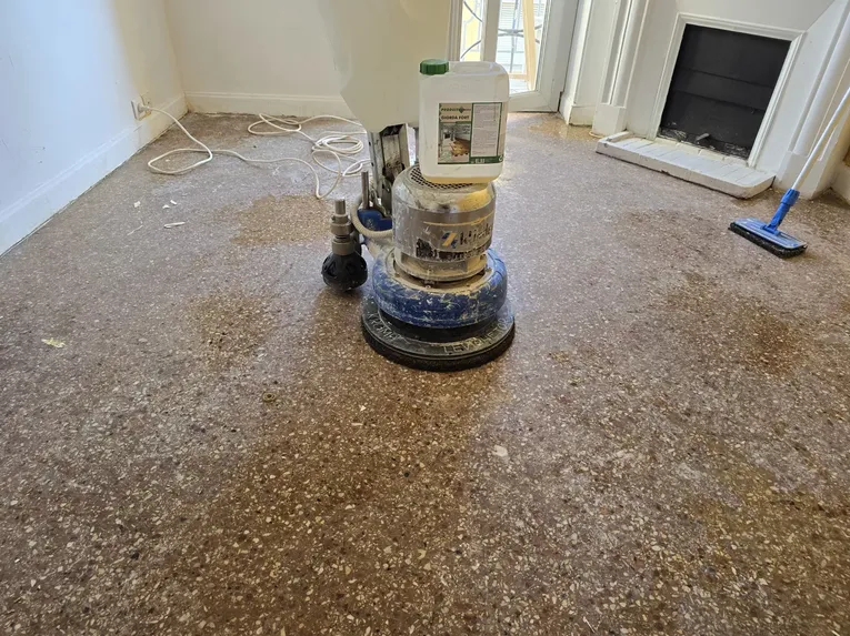 Décapage et Ponçage à Nice dans un appartement