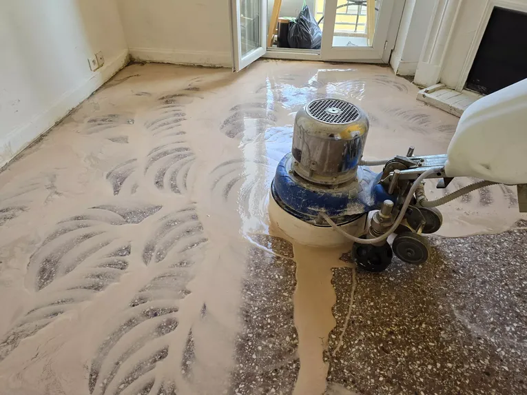Décapage et Ponçage à Nice dans un appartement