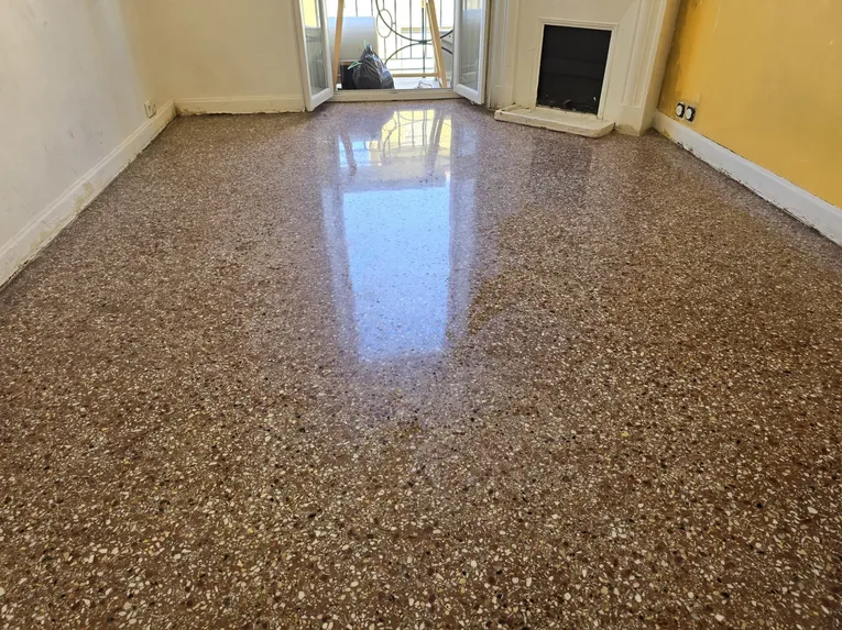 Décapage et Ponçage à Nice dans un appartement